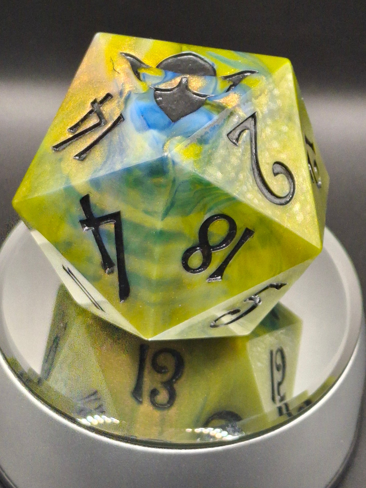 Mystical Color-Shift 20-Sided Dice - Perfect for Adventurers and Collectors!
