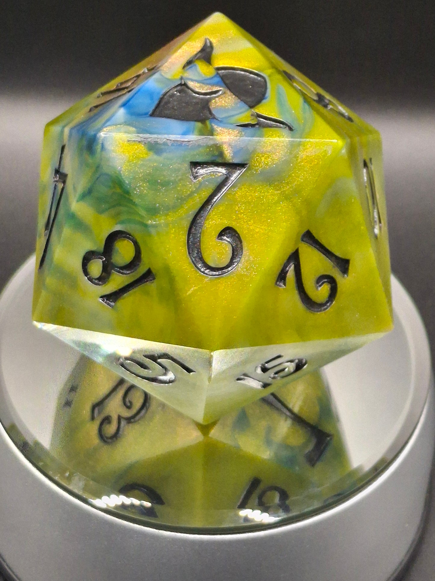 Mystical Color-Shift 20-Sided Dice - Perfect for Adventurers and Collectors!