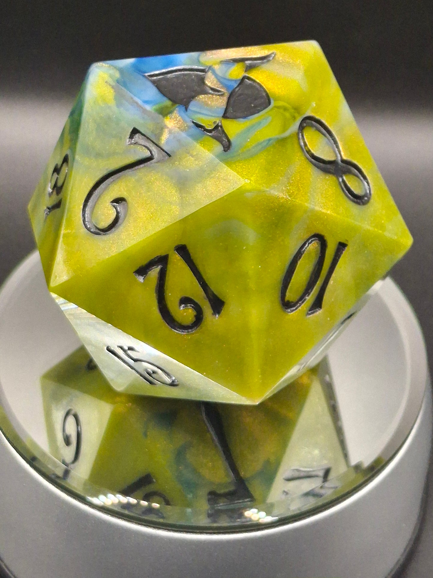 Mystical Color-Shift 20-Sided Dice - Perfect for Adventurers and Collectors!