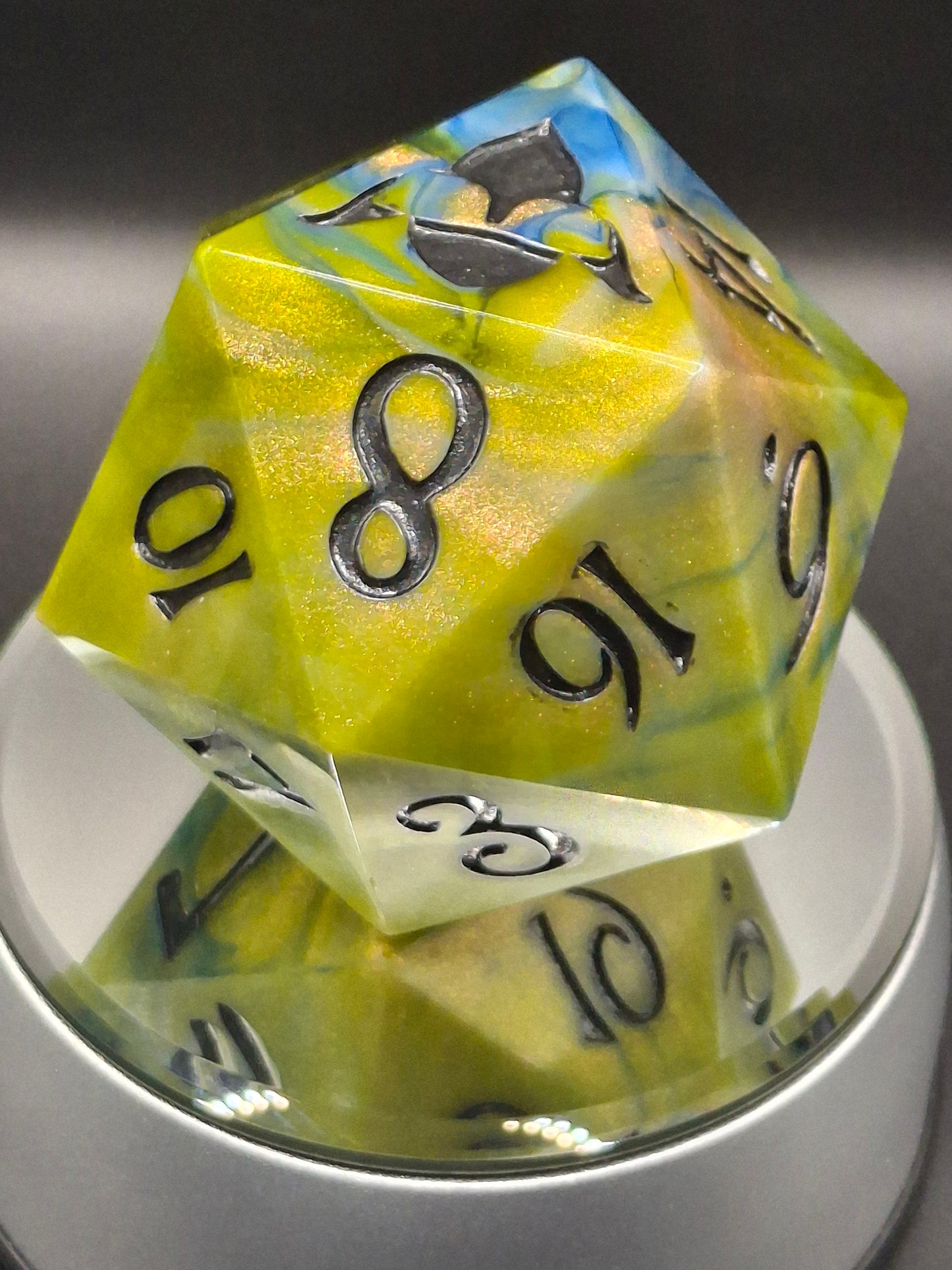 Mystical Color-Shift 20-Sided Dice - Perfect for Adventurers and Collectors!