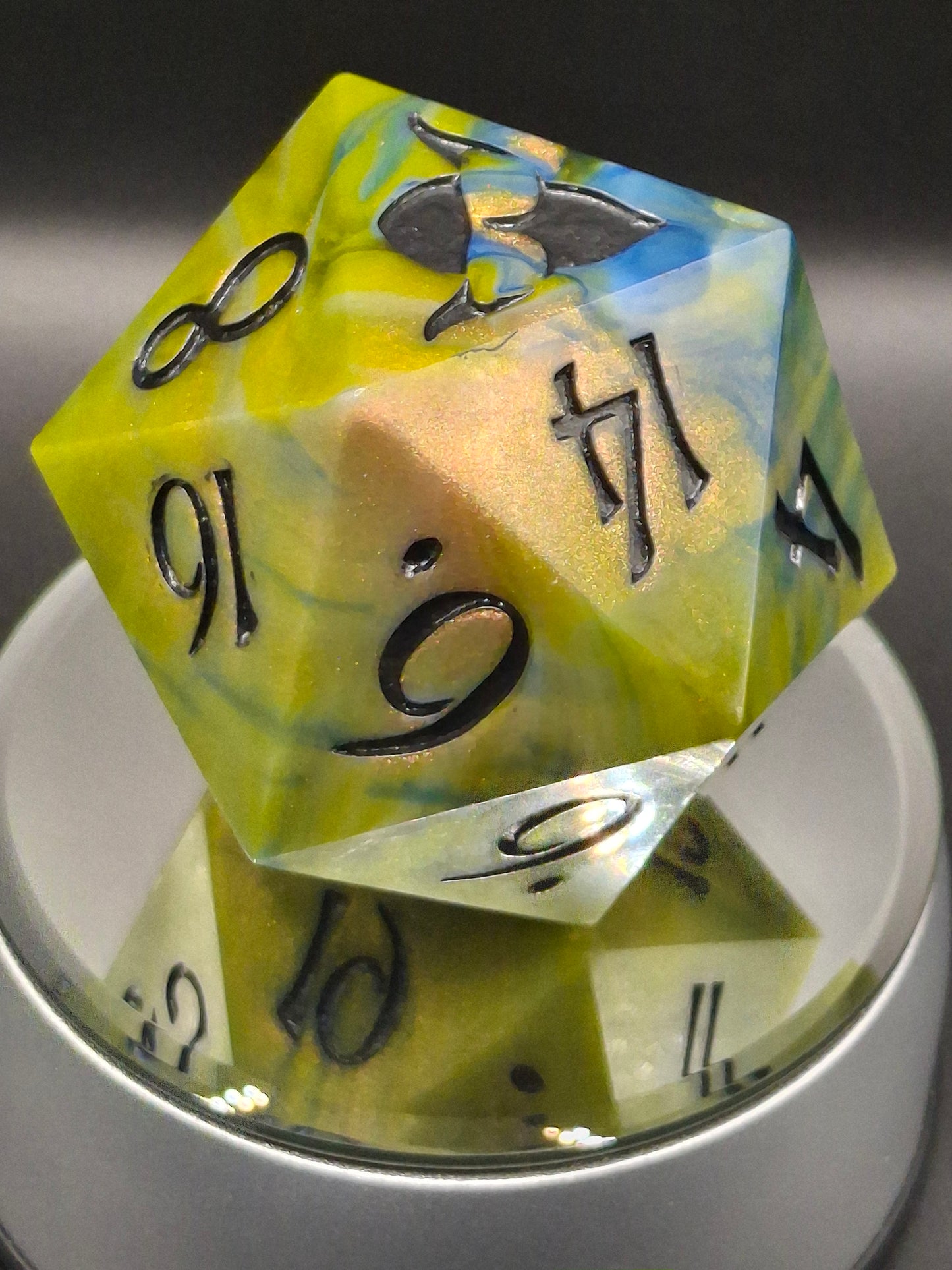 Mystical Color-Shift 20-Sided Dice - Perfect for Adventurers and Collectors!