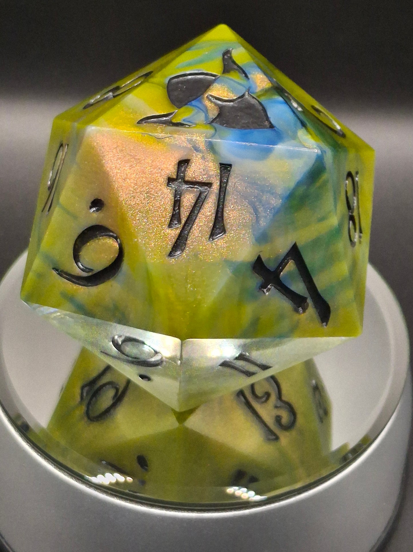 Mystical Color-Shift 20-Sided Dice - Perfect for Adventurers and Collectors!