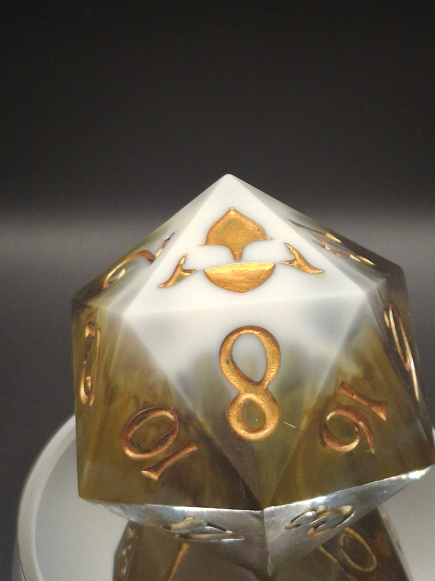 Magic Golden Vein 20-Sided Dice for TTRPGs – Mythical Collector's Treasure 78mm Chonk