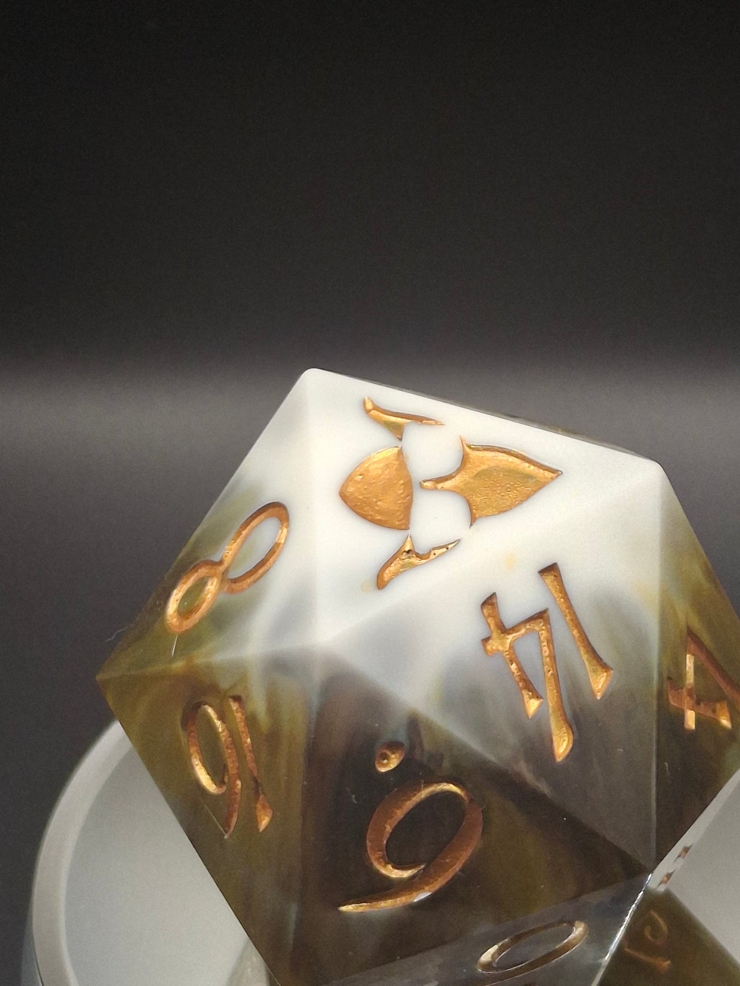 Magic Golden Vein 20-Sided Dice for TTRPGs – Mythical Collector's Treasure 78mm Chonk