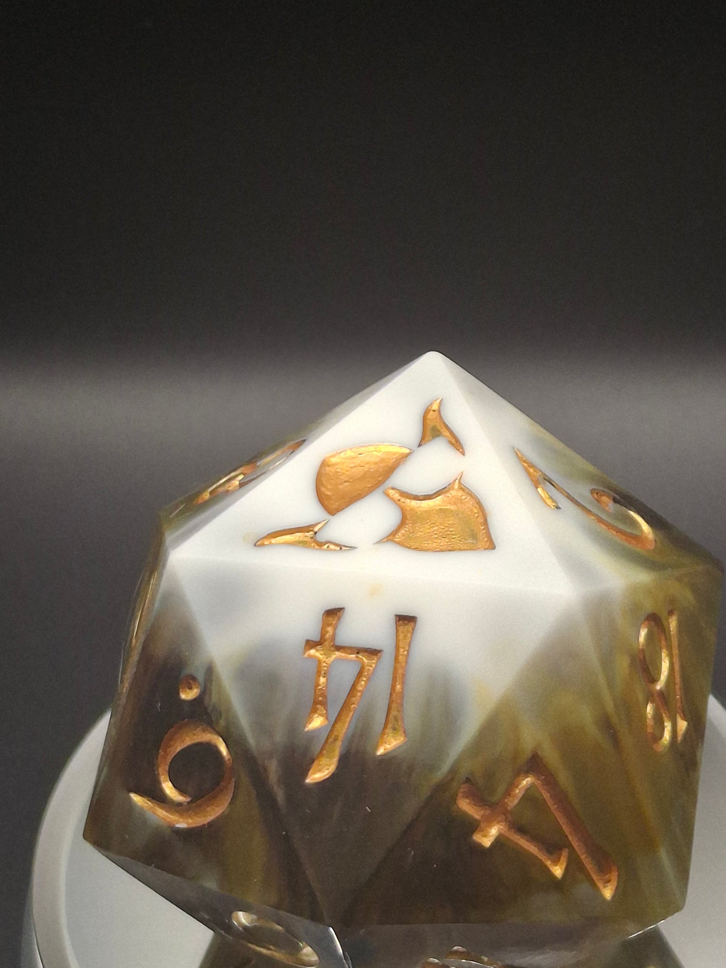 Magic Golden Vein 20-Sided Dice for TTRPGs – Mythical Collector's Treasure 78mm Chonk