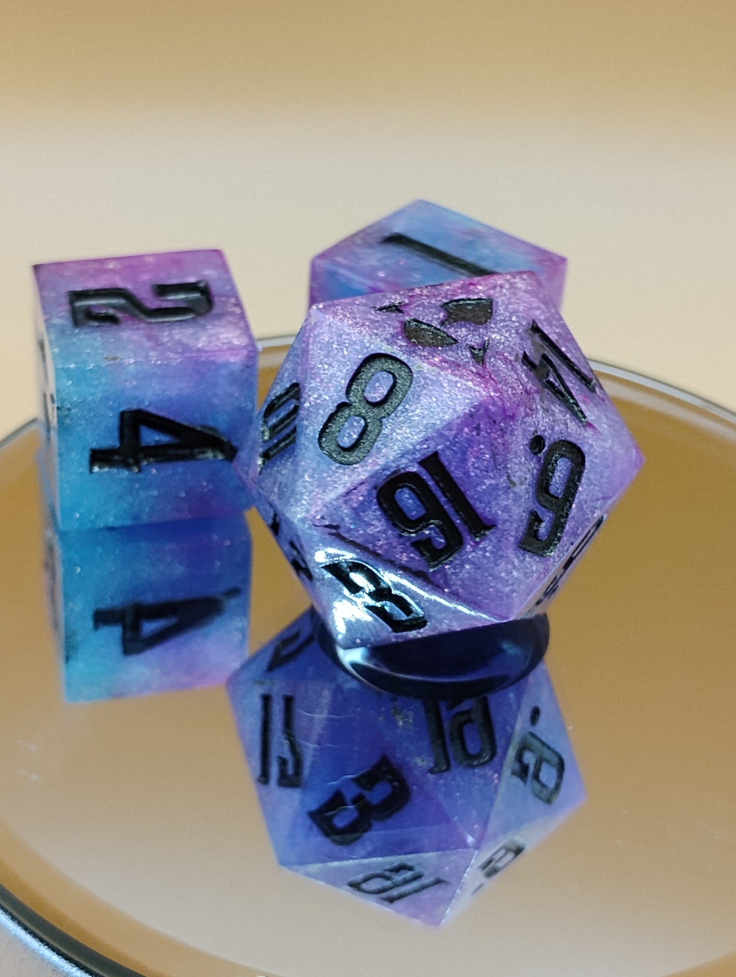 Daggerheart GM Dice Set – 38mm Mini Chonk D20 & D6 Pair in Shimmering Purple with Oil-Slick In