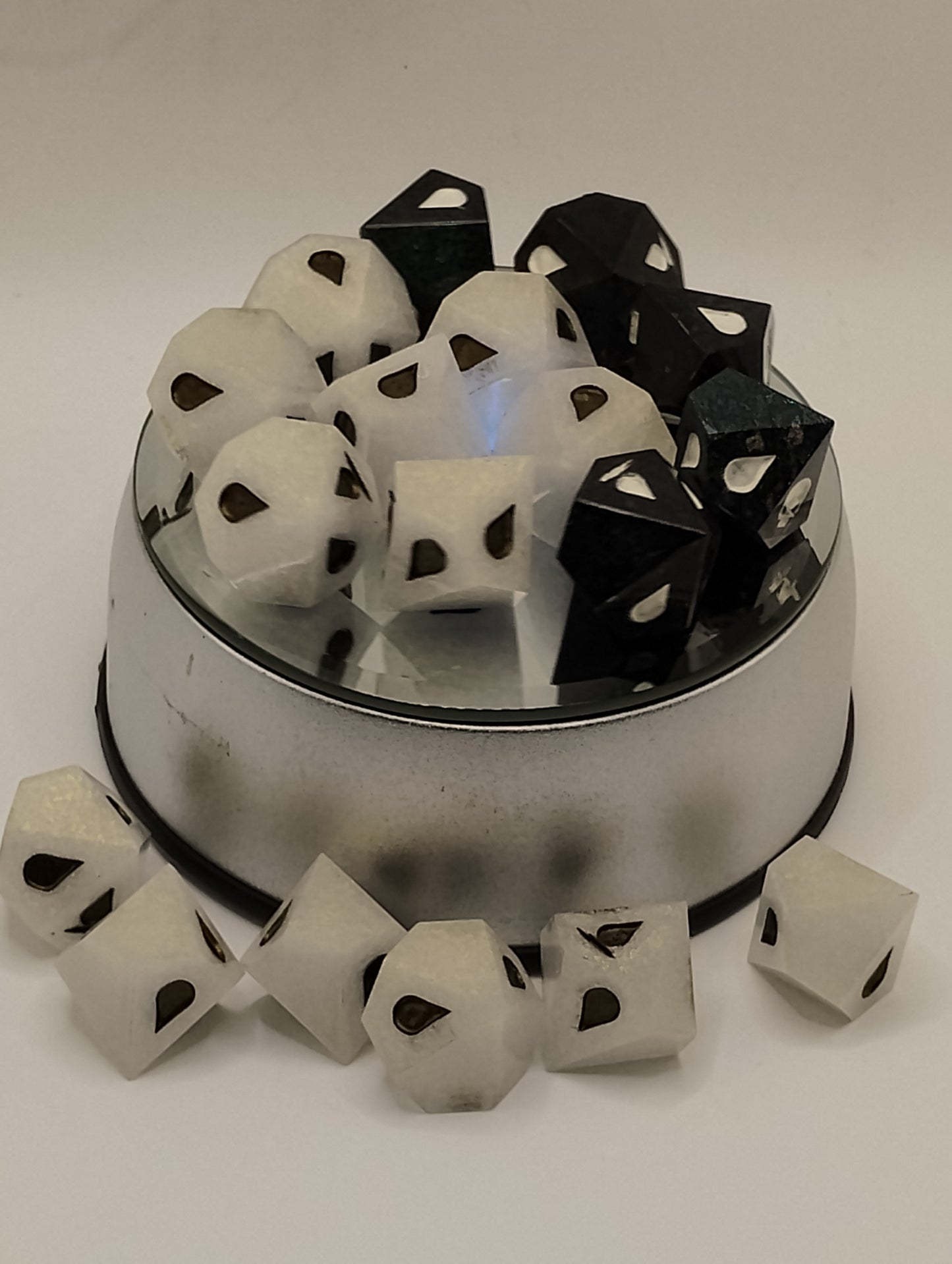 Handmade White & Shimmering Blue-Black D6 Dice Set for Vampire: The Masquerade TTRPG  Dark Elegance for the World of Darkness