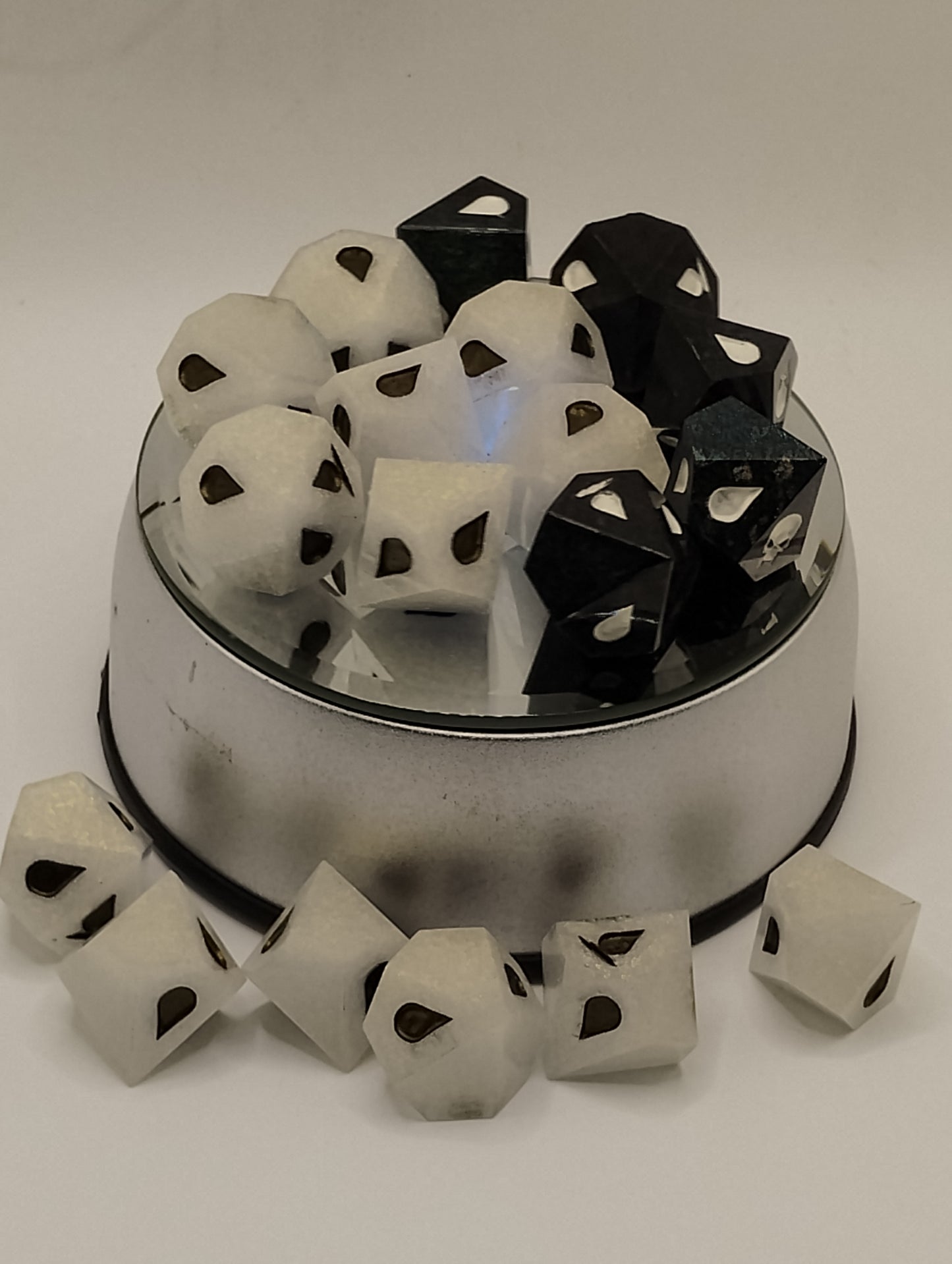 Handmade White & Shimmering Blue-Black D6 Dice Set for Vampire: The Masquerade TTRPG  Dark Elegance for the World of Darkness