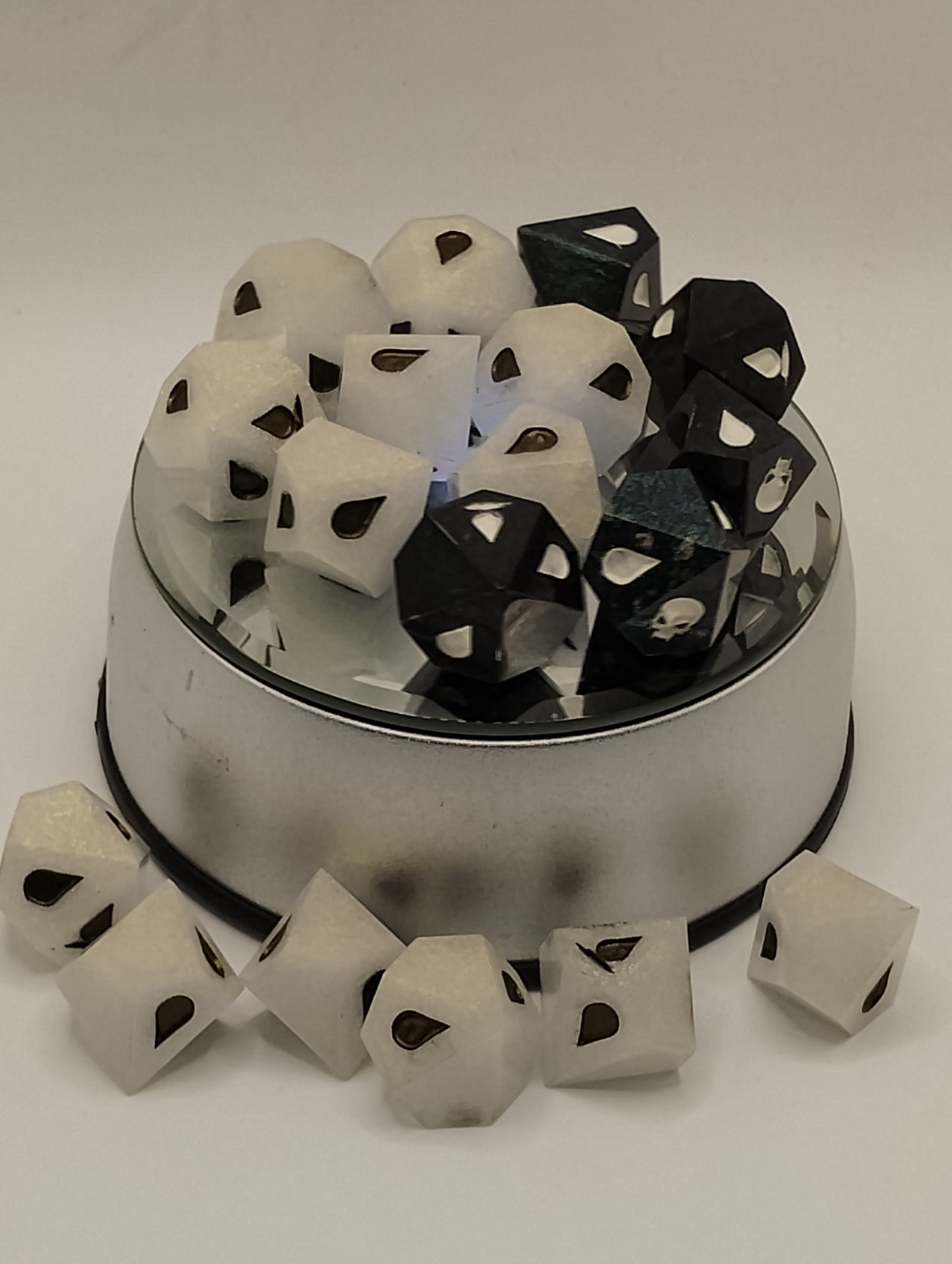 Handmade White & Shimmering Blue-Black D6 Dice Set for Vampire: The Masquerade TTRPG  Dark Elegance for the World of Darkness