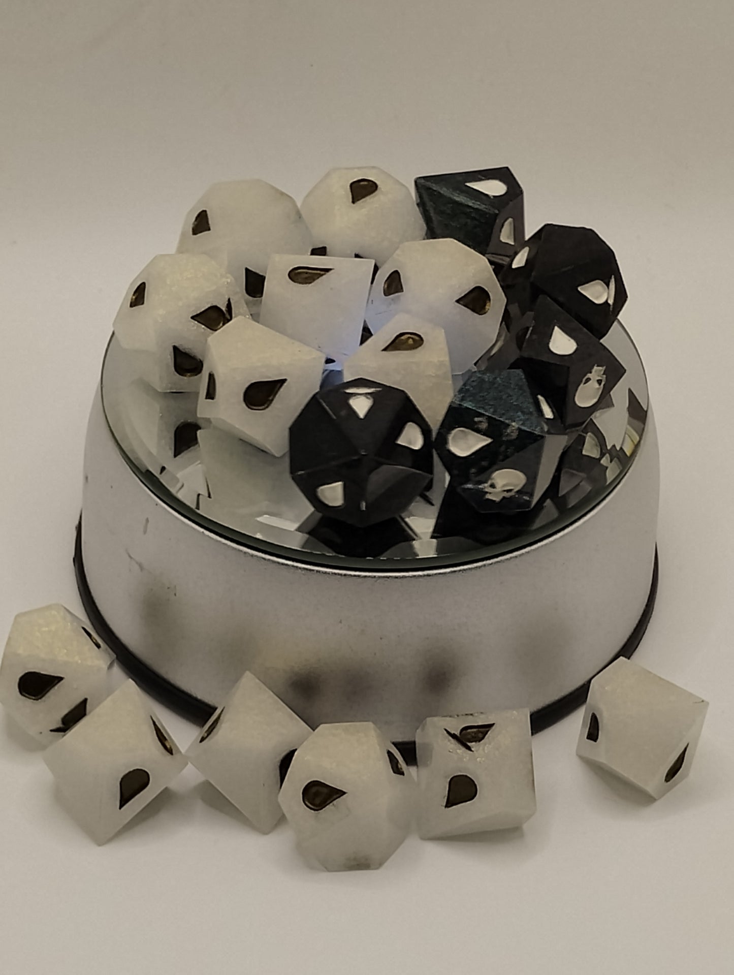 Handmade White & Shimmering Blue-Black D6 Dice Set for Vampire: The Masquerade TTRPG  Dark Elegance for the World of Darkness
