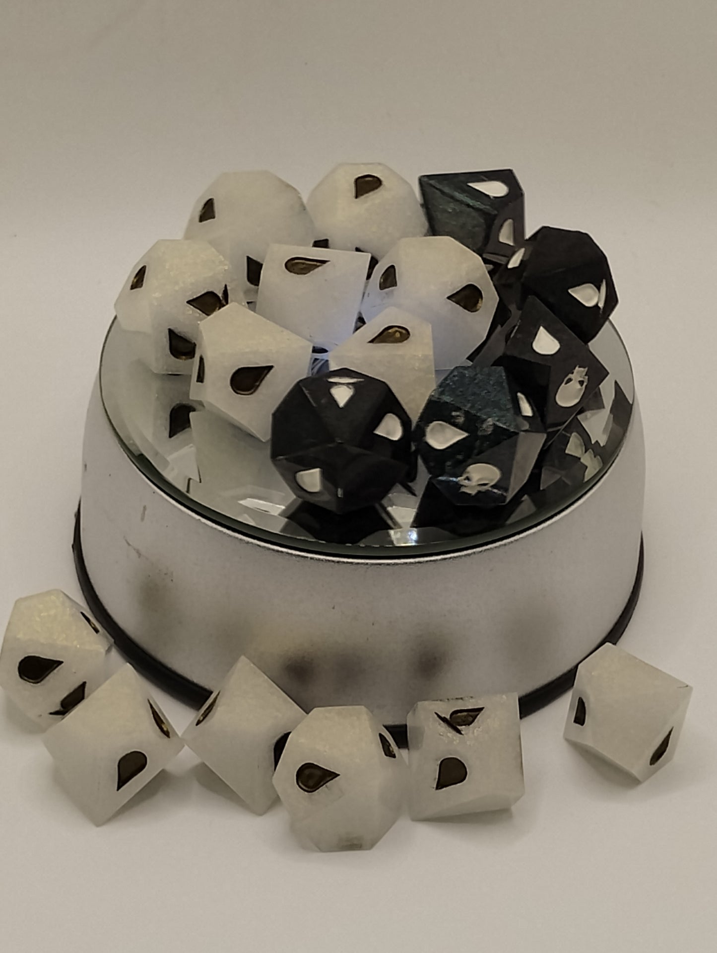 Handmade White & Shimmering Blue-Black D6 Dice Set for Vampire: The Masquerade TTRPG  Dark Elegance for the World of Darkness