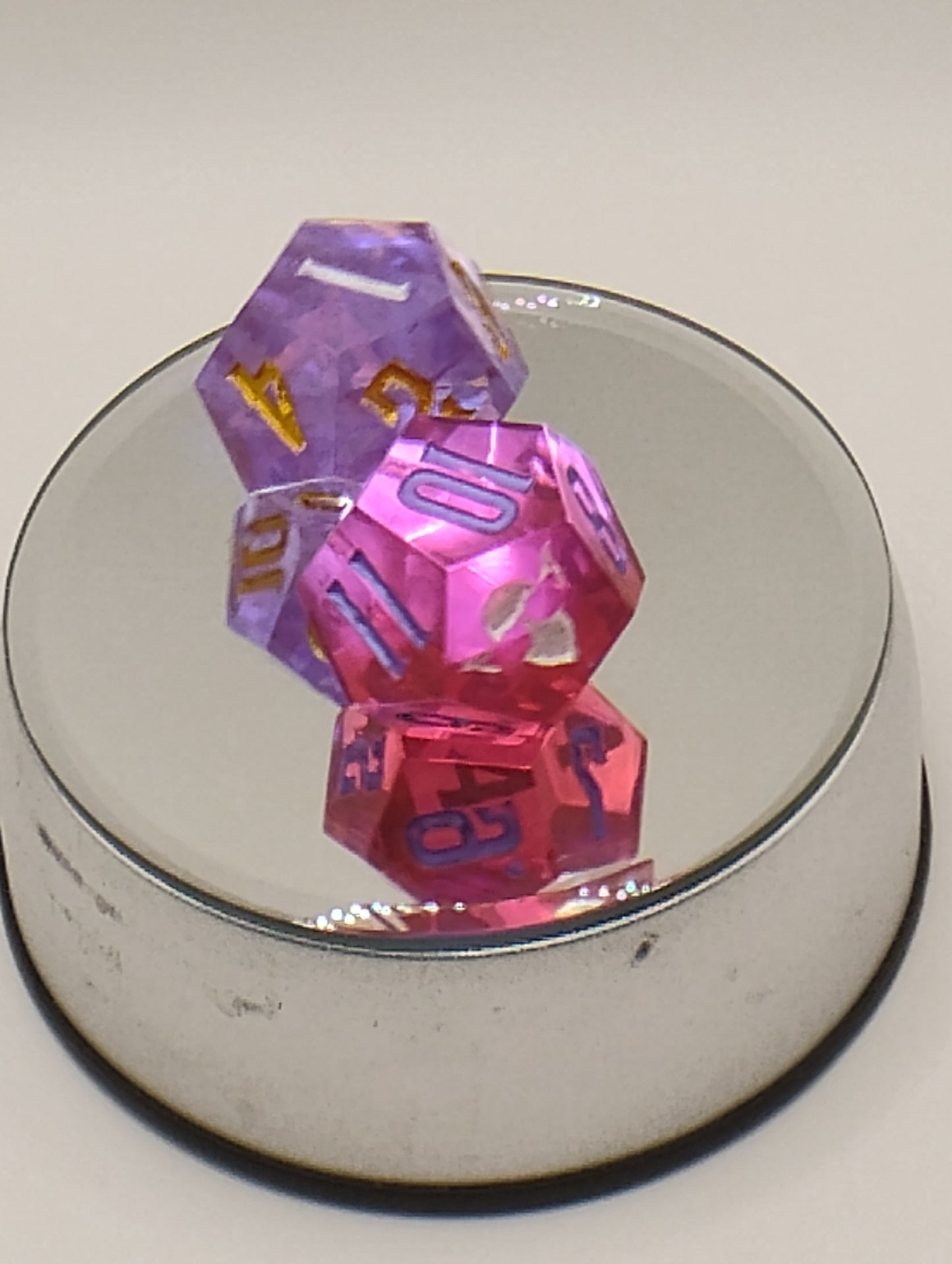 Dagger Heart Whimsical Pink & Purple DnD Dice Set – 2 Piece Crystal Style RPG Dice with Gold and Purple Numbers for Dungeons and Dragons
